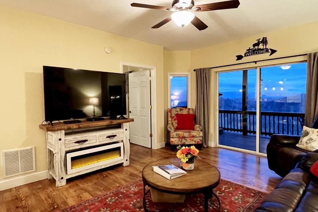 Red Rooster Family Cabin W/Hot Tub+Fire Pit+View Franklin Exterior foto