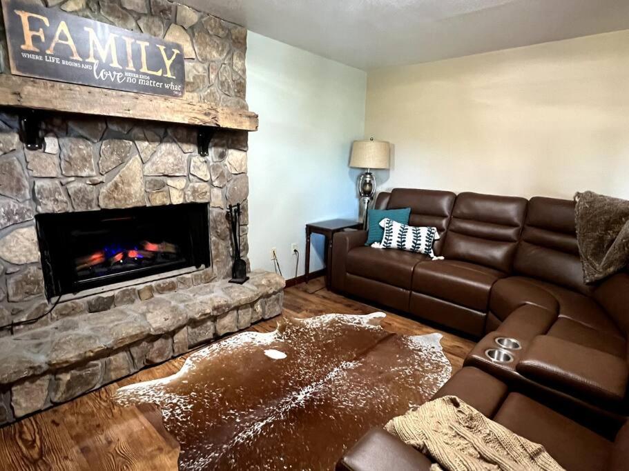 Red Rooster Family Cabin W/Hot Tub+Fire Pit+View Franklin Exterior foto